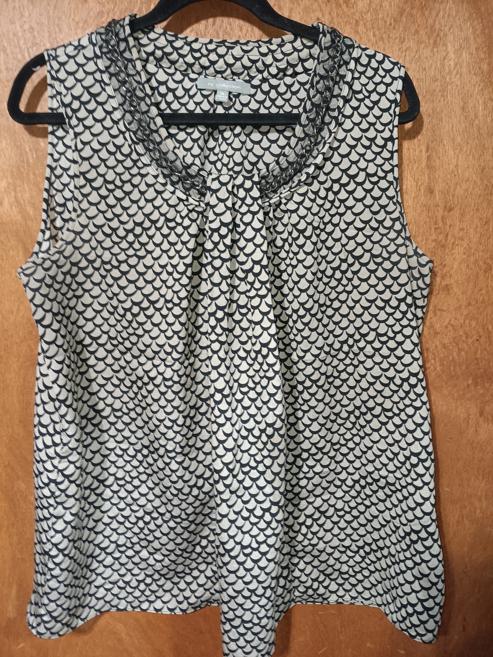 NY Collection Black & White Scalloped Tie-Front Camisole